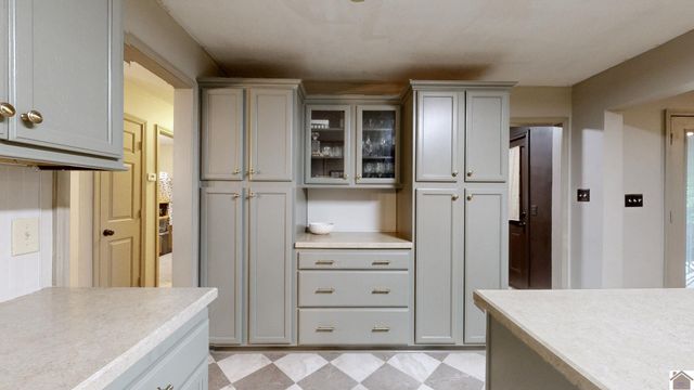 1498 Clayshire, Murray, KY 42071