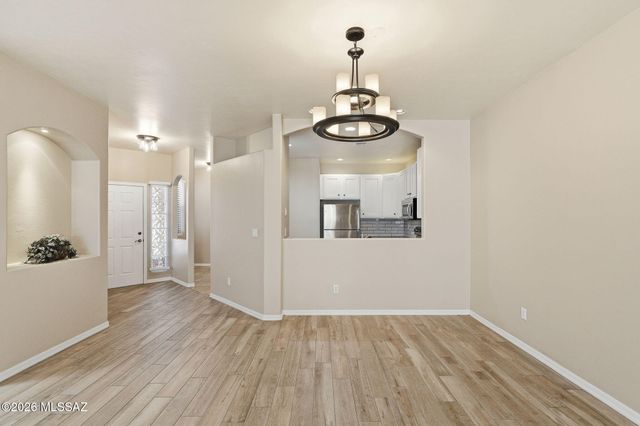 525 W Deerview Court, Green Valley, AZ 85614