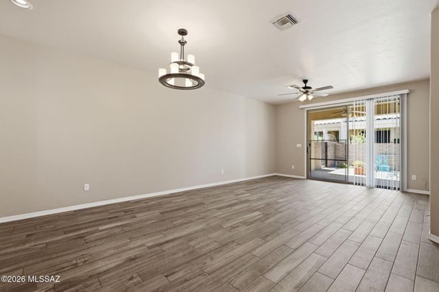 525 W Deerview Court, Green Valley, AZ 85614
