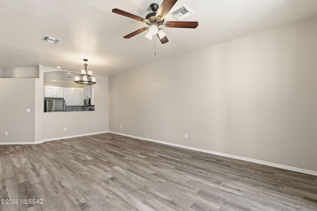 525 W Deerview Court, Green Valley, AZ 85614