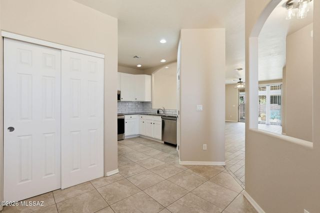 525 W Deerview Court, Green Valley, AZ 85614
