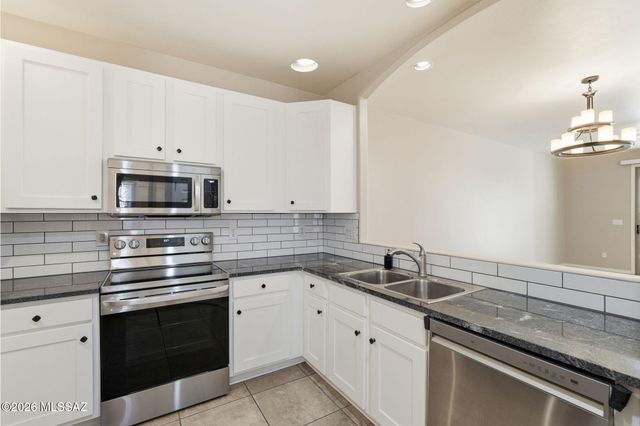 525 W Deerview Court, Green Valley, AZ 85614