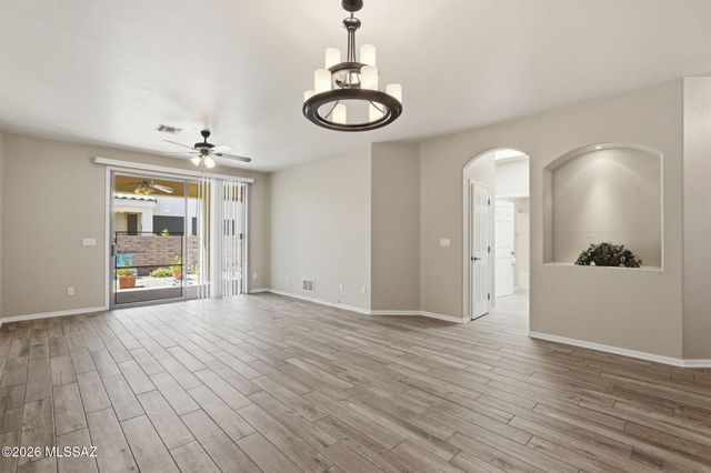 525 W Deerview Court, Green Valley, AZ 85614