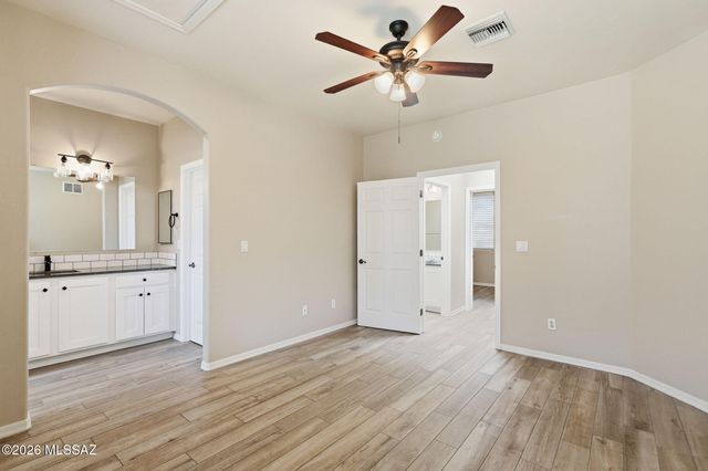 525 W Deerview Court, Green Valley, AZ 85614