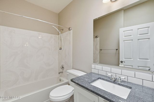 525 W Deerview Court, Green Valley, AZ 85614