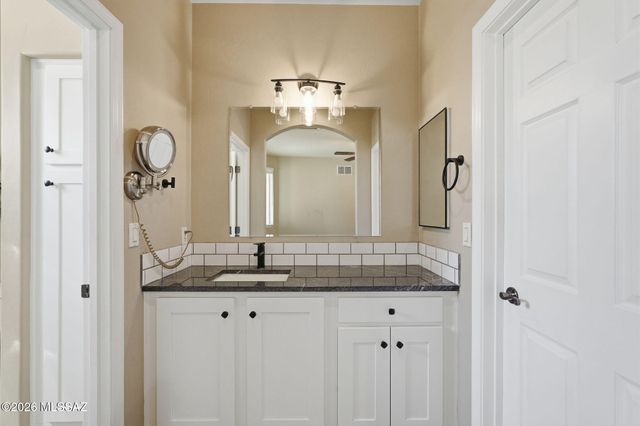 525 W Deerview Court, Green Valley, AZ 85614