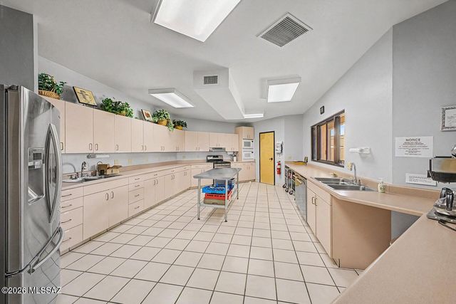 525 W Deerview Court, Green Valley, AZ 85614