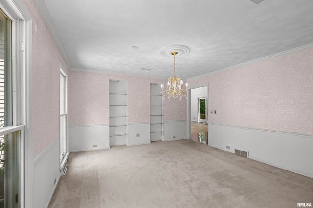 5 White Oak Court, Moline, IL 61265