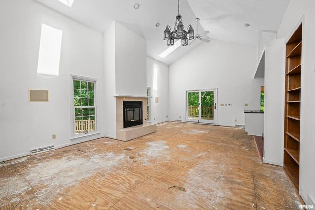 5 White Oak Court, Moline, IL 61265