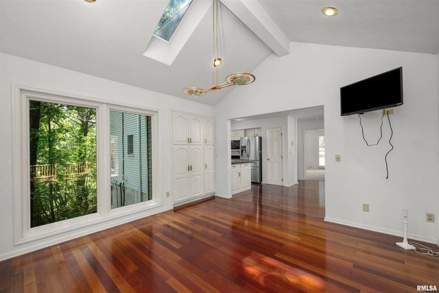 5 White Oak Court, Moline, IL 61265