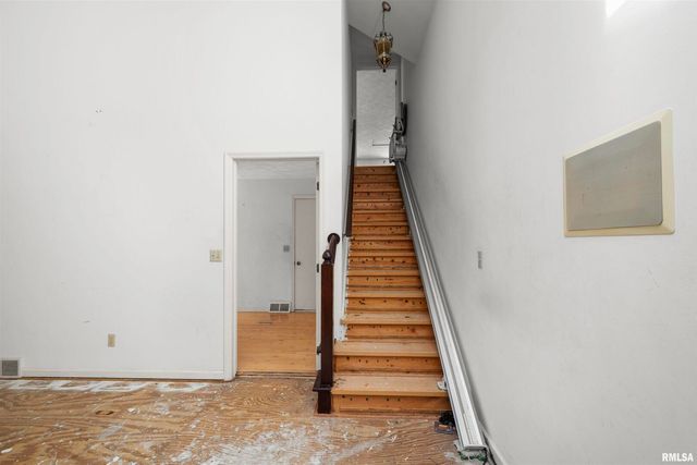 5 White Oak Court, Moline, IL 61265