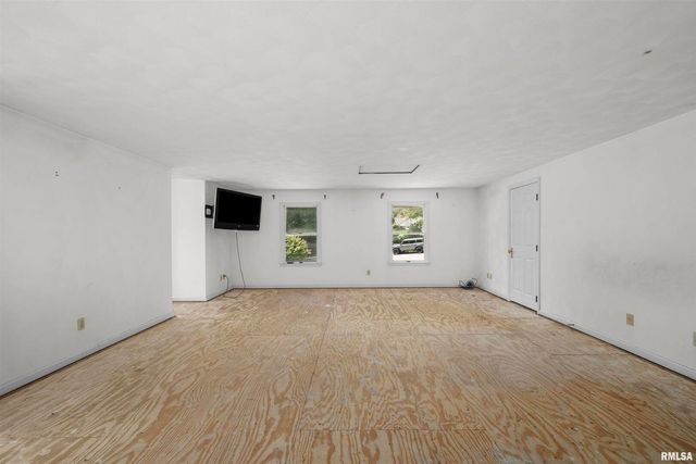 5 White Oak Court, Moline, IL 61265