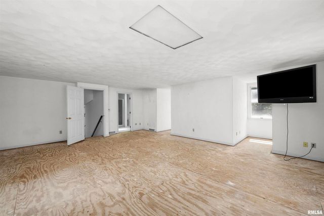 5 White Oak Court, Moline, IL 61265