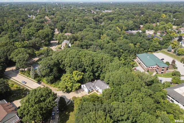 5 White Oak Court, Moline, IL 61265