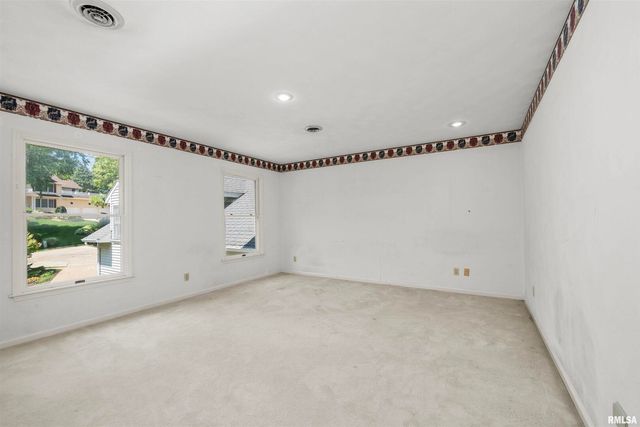 5 White Oak Court, Moline, IL 61265