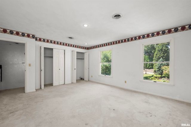 5 White Oak Court, Moline, IL 61265