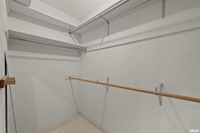 5 White Oak Court, Moline, IL 61265