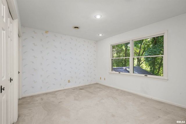 5 White Oak Court, Moline, IL 61265