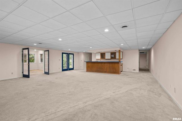 5 White Oak Court, Moline, IL 61265