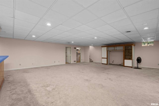 5 White Oak Court, Moline, IL 61265