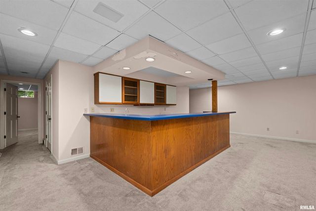 5 White Oak Court, Moline, IL 61265