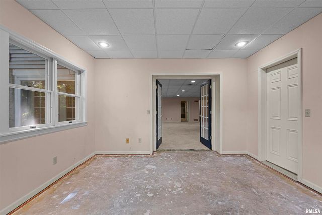 5 White Oak Court, Moline, IL 61265