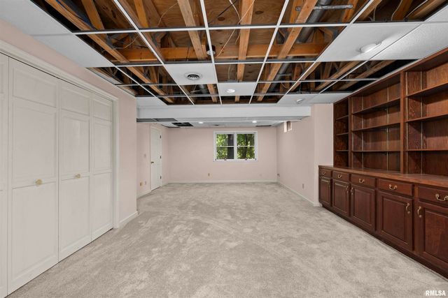 5 White Oak Court, Moline, IL 61265