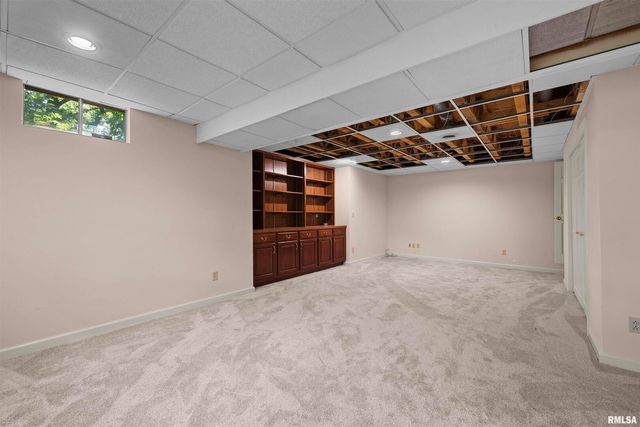 5 White Oak Court, Moline, IL 61265