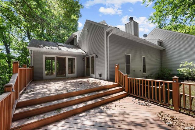 5 White Oak Court, Moline, IL 61265