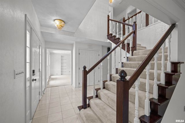 5 White Oak Court, Moline, IL 61265