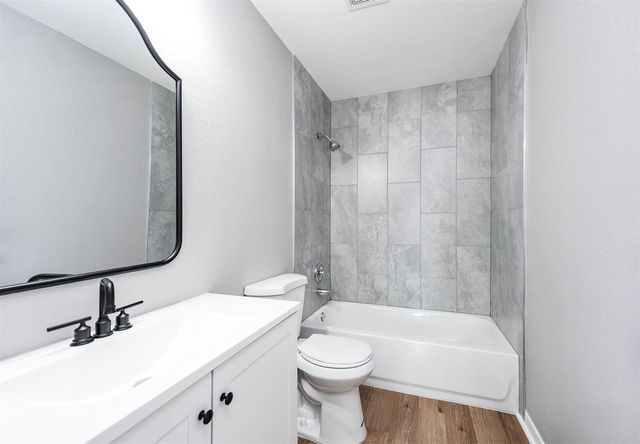 1071 Verde Trails Drive, Houston, TX 77073