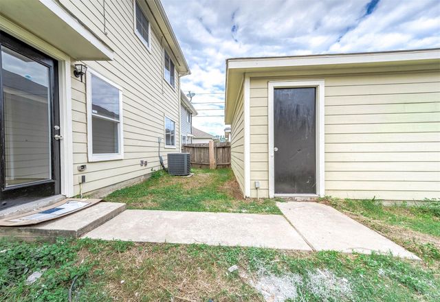 1071 Verde Trails Drive, Houston, TX 77073