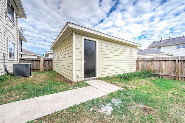 1071 Verde Trails Drive, Houston, TX 77073