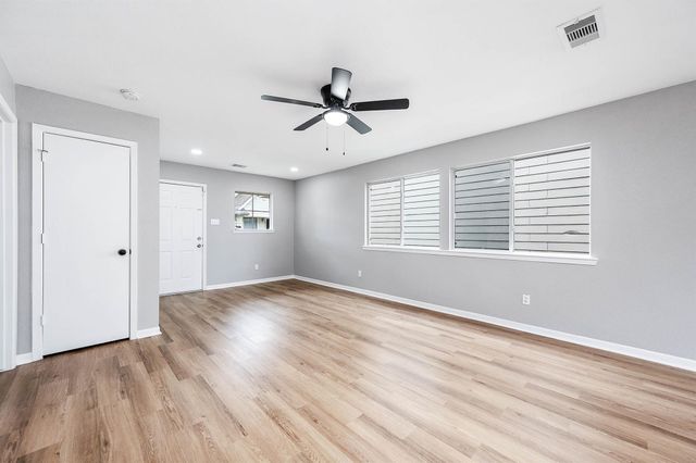 1071 Verde Trails Drive, Houston, TX 77073