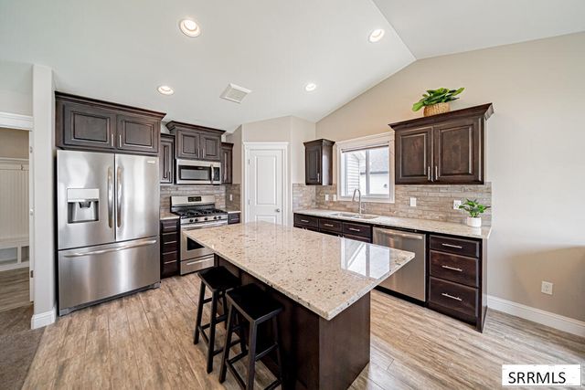395 Rock Hill Lane, Idaho Falls, ID 83401