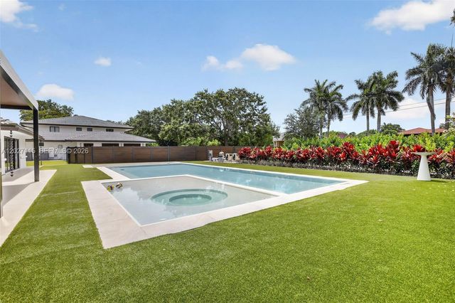 12111 NW 5th Court, Plantation, FL 33325