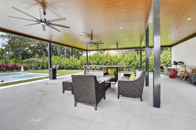 12111 NW 5th Court, Plantation, FL 33325