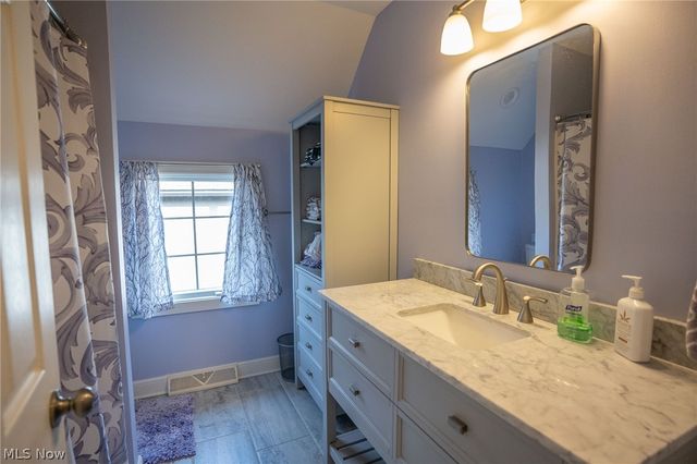 26 Aberdeen Court, Rocky River, OH 44116