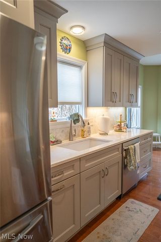 26 Aberdeen Court, Rocky River, OH 44116