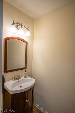 26 Aberdeen Court, Rocky River, OH 44116