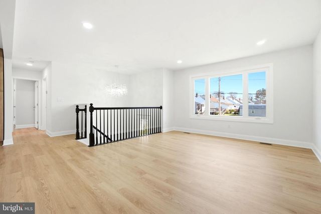 302 WEST RD, Baltimore, MD 21221