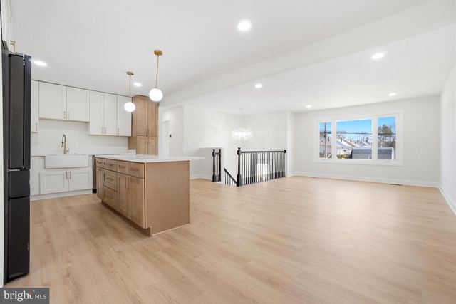 302 WEST RD, Baltimore, MD 21221