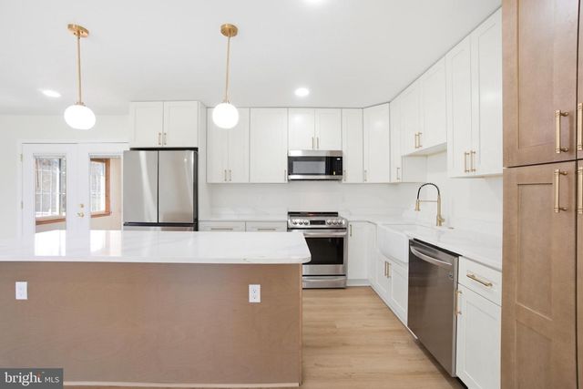 302 WEST RD, Baltimore, MD 21221