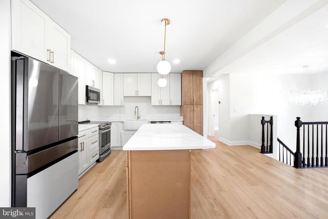 302 WEST RD, Baltimore, MD 21221