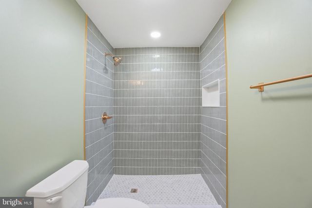 302 WEST RD, Baltimore, MD 21221