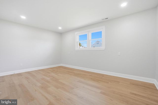 302 WEST RD, Baltimore, MD 21221