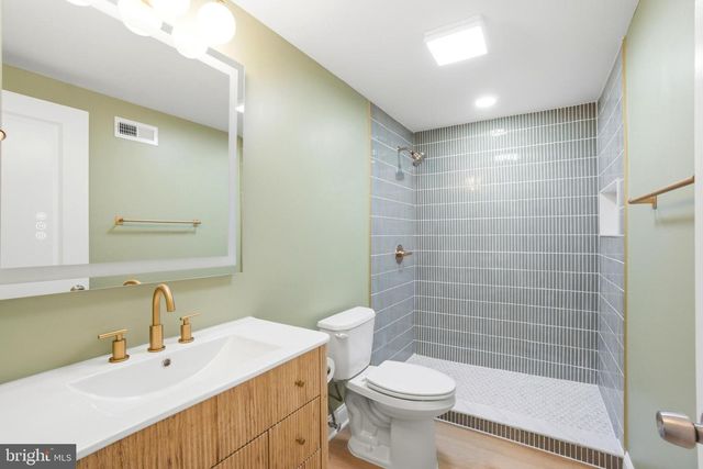 302 WEST RD, Baltimore, MD 21221