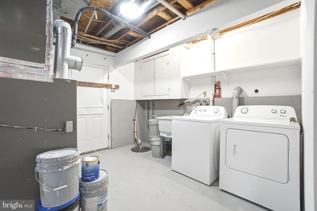 302 WEST RD, Baltimore, MD 21221