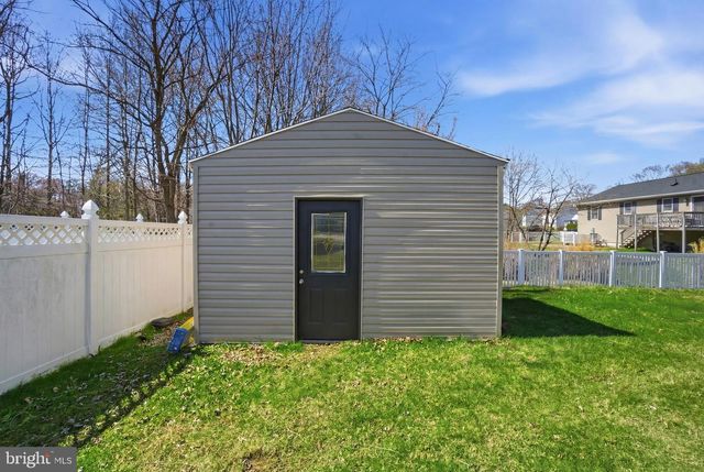 302 WEST RD, Baltimore, MD 21221