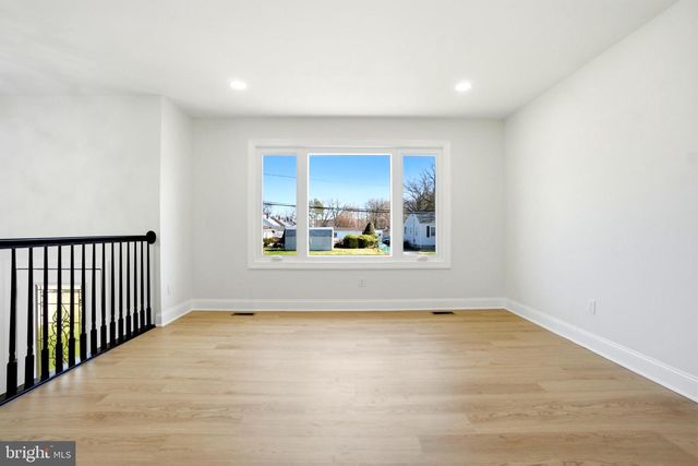 302 WEST RD, Baltimore, MD 21221